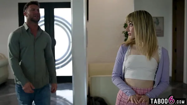 Loira cavalgando na piroca do amante safadao em sexo amador
