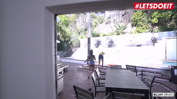 Gina Valentina e Emma Hix pelada fodendo no videos porno