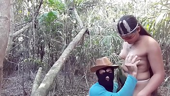 India Nua Dando A Bucetinha Apertada Na Floresta