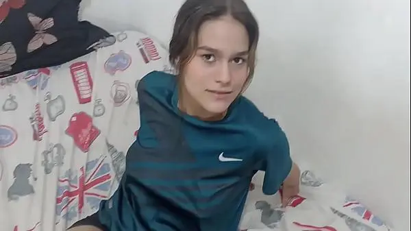 Priscila se masturbando sua buceta gostosa neste video de Novinha safada