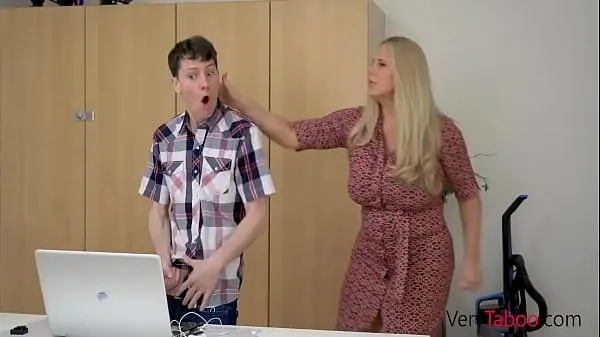 Janaina caiu na net transando com namorado levando rola de quatro