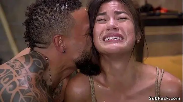 Violando a Novinha gostosa estrupando a buceta da Novinha os dois marmanjos
