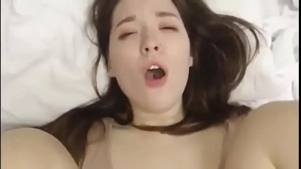 Novinha se exibindo em video porno amador