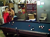 Dono de bar fodendo puta dentro do seu bar neste video Porno caseiro